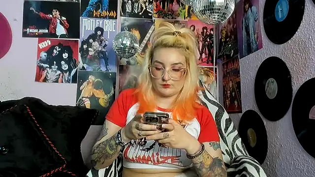 Snapshot of Avril_Maria chatting on 03/03/26, 09:44 Avril Maria online show from 03/03/26, 09:44