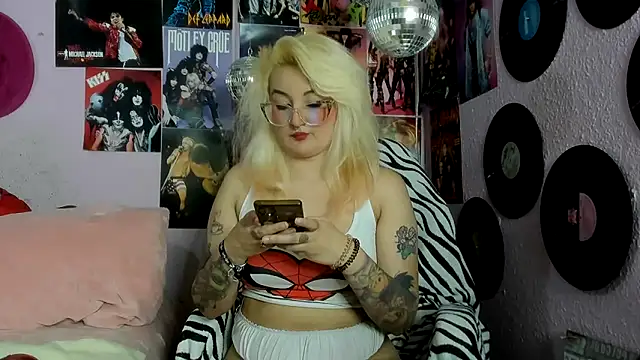 Avril Maria online show from 05/25/26, 10:08