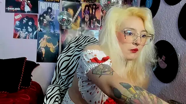 Avril Maria online show from 05/17/26, 03:12