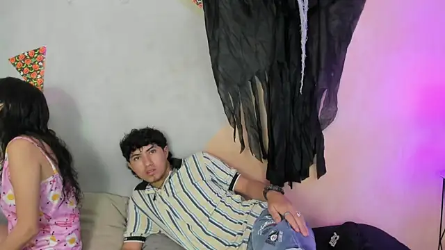 Snapshot of Laura_and_Kevin chatting on 11/08/25, 01:47 Laura and Kevin online show from 11/08/25, 01:47