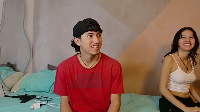 Snapshot of Laura_and_Kevin chatting on 09/26/25, 02:02 Laura and Kevin online show from 09/26/25, 02:02