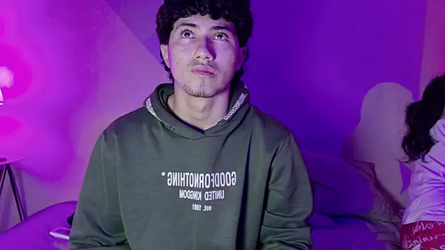 Snapshot of Laura_and_Kevin chatting on 09/19/25, 02:10 Laura and Kevin online show from 09/19/25, 02:10