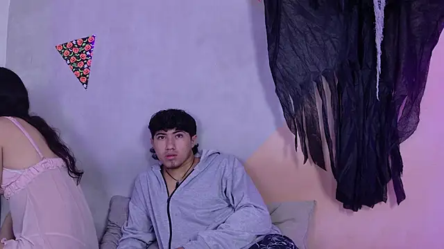 Snapshot of Laura_and_Kevin chatting on 11/07/25, 01:37 Laura and Kevin online show from 11/07/25, 01:37