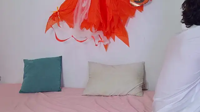 Snapshot of Laura_and_Kevin chatting on 10/17/25, 04:20 Laura and Kevin online show from 10/17/25, 04:20