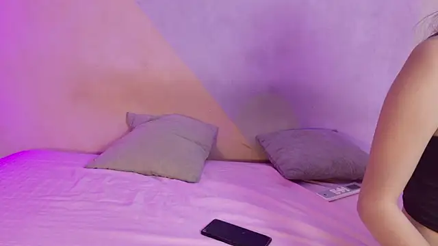 Snapshot of Laura_and_Kevin chatting on 09/23/25, 02:46 Laura and Kevin online show from 09/23/25, 02:46