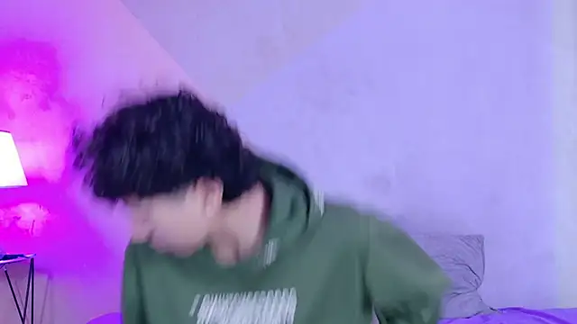 Snapshot of Laura_and_Kevin chatting on 09/13/25, 01:44 Laura and Kevin online show from 09/13/25, 01:44