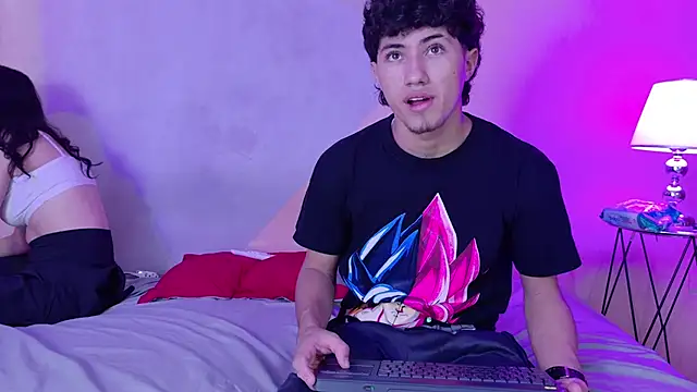 Snapshot of Laura_and_Kevin chatting on 09/11/25, 01:33 Laura and Kevin online show from 09/11/25, 01:33