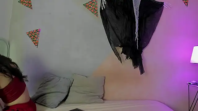 Snapshot of Laura_and_Kevin chatting on 11/10/25, 01:49 Laura and Kevin online show from 11/10/25, 01:49