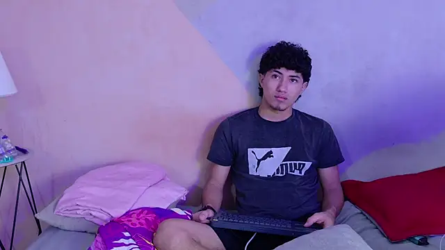 Snapshot of Laura_and_Kevin chatting on 09/10/25, 02:16 Laura and Kevin online show from 09/10/25, 02:16