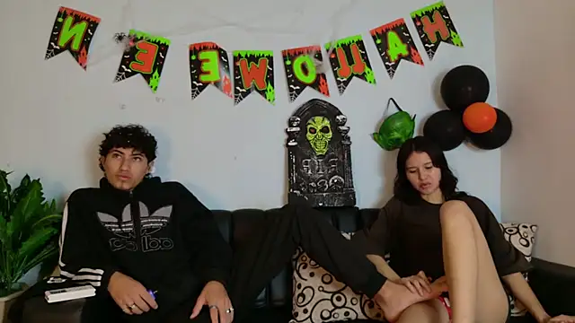 Snapshot of Laura_and_Kevin chatting on 10/07/25, 03:24 Laura and Kevin online show from 10/07/25, 03:24