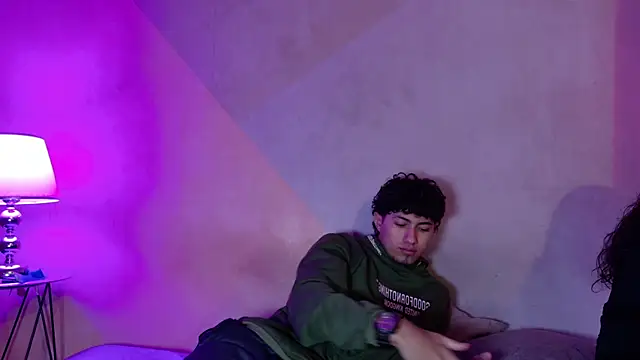 Snapshot of Laura_and_Kevin chatting on 09/16/25, 01:56 Laura and Kevin online show from 09/16/25, 01:56