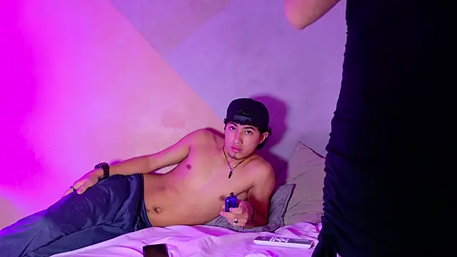 Snapshot of Laura_and_Kevin chatting on 10/02/25, 02:53 Laura and Kevin online show from 10/02/25, 02:53