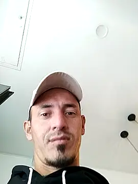 Snapshot of JuanD_vero chatting on 11/15/25, 01:48 JuanD vero online show from 11/15/25, 01:48