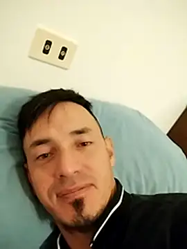 Snapshot of JuanD_vero chatting on 11/29/25, 10:32 JuanD vero online show from 11/29/25, 10:32