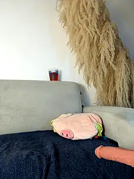 Miafisher  online show from 10/31/25, 12:51