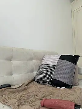 Miafisher  online show from 04/15/26, 04:11