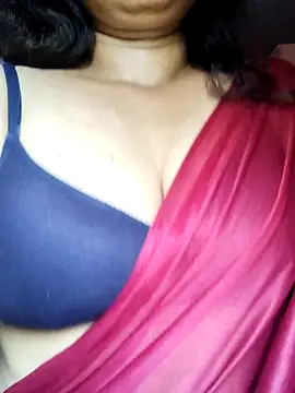 SoftButDeadly0 online show from 10/10/25, 10:16