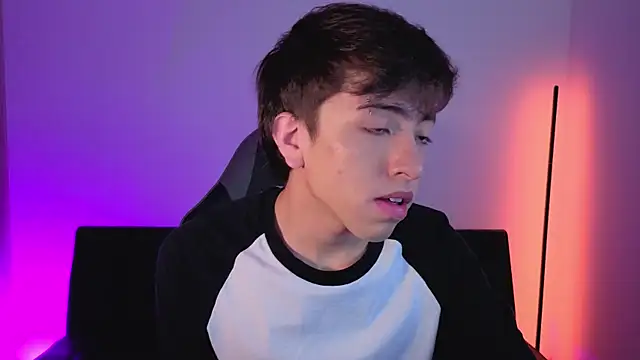 onlinenico online show from 11/26/25, 08:09