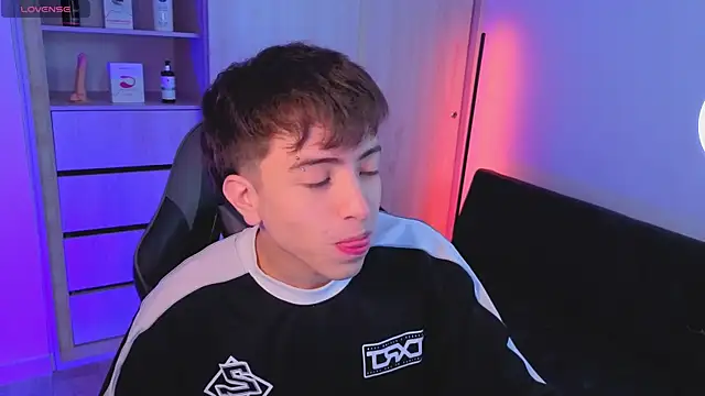 onlinenico online show from 10/22/25, 08:08