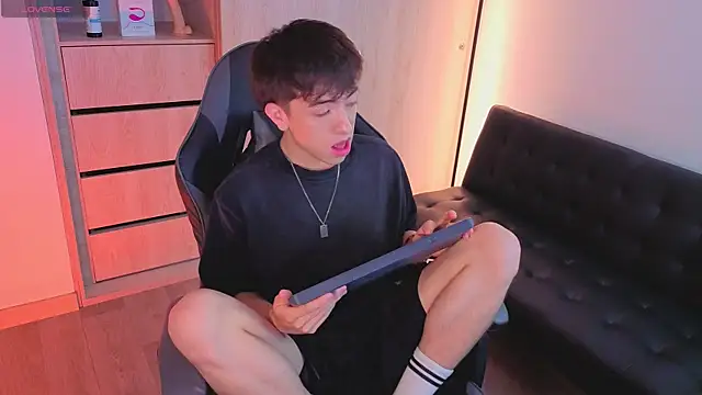 onlinenico online show from 11/04/25, 08:12