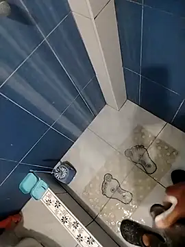 Snapshot of Blackllg chatting on 11/12/25, 12:53 Blackllg online show from 11/12/25, 12:53