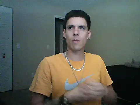 Snapshot of latinosatiro94 chatting on 09/14/25, 12:22 latinosatiro94 online show from 09/14/25, 12:22