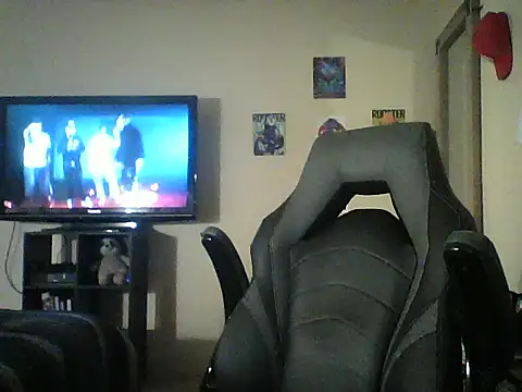 Snapshot of latinosatiro94 chatting on 12/18/25, 06:51 latinosatiro94 online show from 12/18/25, 06:51