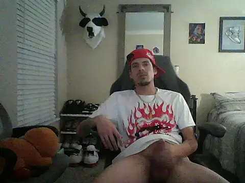 Snapshot of latinosatiro94 chatting on 02/05/26, 10:22 latinosatiro94 online show from 02/05/26, 10:22