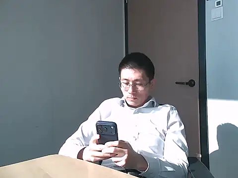 miniyellower online show from 11/19/25, 02:55