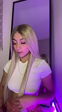 Snapshot of Tessa__Winslow chatting on 03/21/26, 03:41 Tessa Winslow online show from 03/21/26, 03:41