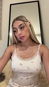 Snapshot of Tessa__Winslow chatting on 03/26/26, 05:17 Tessa Winslow online show from 03/26/26, 05:17