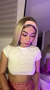 Snapshot of Tessa__Winslow chatting on 03/20/26, 04:57 Tessa Winslow online show from 03/20/26, 04:57