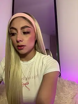 Snapshot of Tessa__Winslow chatting on 03/17/26, 04:48 Tessa Winslow online show from 03/17/26, 04:48