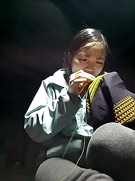 Snapshot of ngan-cute chatting on 11/22/25, 03:44 ngan-cute online show from 11/22/25, 03:44