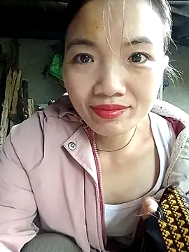 Snapshot of ngan-cute chatting on 11/06/25, 01:31 ngan-cute online show from 11/06/25, 01:31