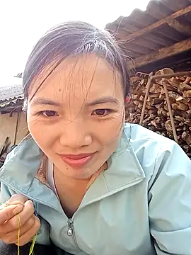 Snapshot of ngan-cute chatting on 12/19/25, 01:53 ngan-cute online show from 12/19/25, 01:53