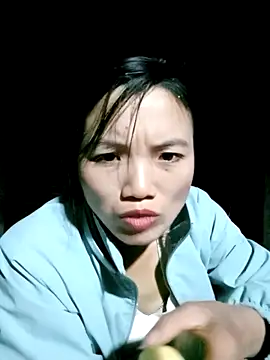 Snapshot of ngan-cute chatting on 12/14/25, 01:17 ngan-cute online show from 12/14/25, 01:17