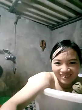 Snapshot of ngan-cute chatting on 10/29/25, 01:43 ngan-cute online show from 10/29/25, 01:43