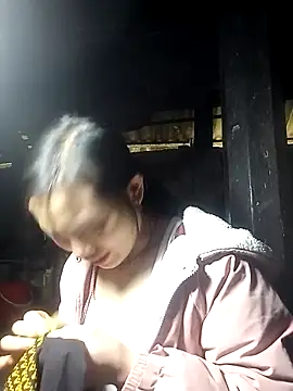 Snapshot of ngan-cute chatting on 11/07/25, 01:43 ngan-cute online show from 11/07/25, 01:43