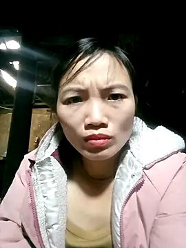 Snapshot of ngan-cute chatting on 11/15/25, 12:25 ngan-cute online show from 11/15/25, 12:25