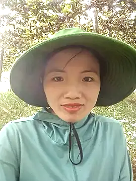 Snapshot of ngan-cute chatting on 10/18/25, 01:29 ngan-cute online show from 10/18/25, 01:29