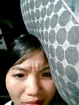 Snapshot of ngan-cute chatting on 12/17/25, 02:44 ngan-cute online show from 12/17/25, 02:44