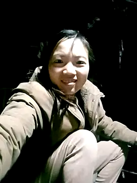 Snapshot of ngan-cute chatting on 11/30/25, 11:27 ngan-cute online show from 11/30/25, 11:27