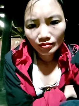 Snapshot of ngan-cute chatting on 10/26/25, 02:12 ngan-cute online show from 10/26/25, 02:12