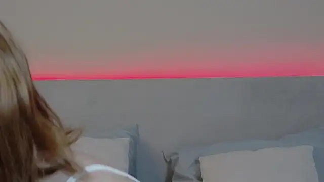 Snapshot of MarianeSun chatting on 06/26/26, 03:45 MarianeSun online show from 06/26/26, 03:45