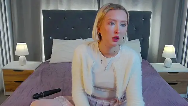 MarianeSun online show from 12/03/25, 04:13