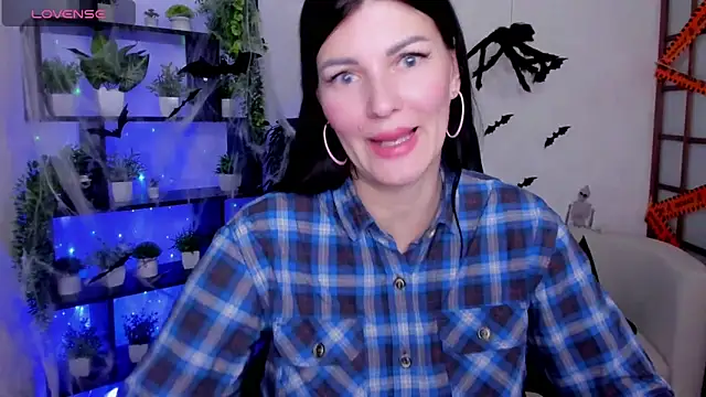 Snapshot of O1d_Lady chatting on 11/06/25, 08:40 O1d Lady online show from 11/06/25, 08:40