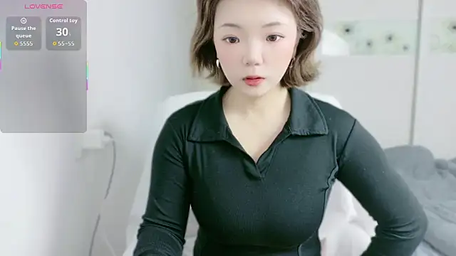 Snapshot of E-cup2 chatting on 11/12/25, 12:20 E-cup2 online show from 11/12/25, 12:20