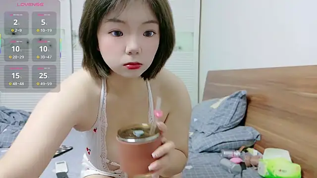 Snapshot of E-cup2 chatting on 10/20/25, 06:59 E-cup2 online show from 10/20/25, 06:59