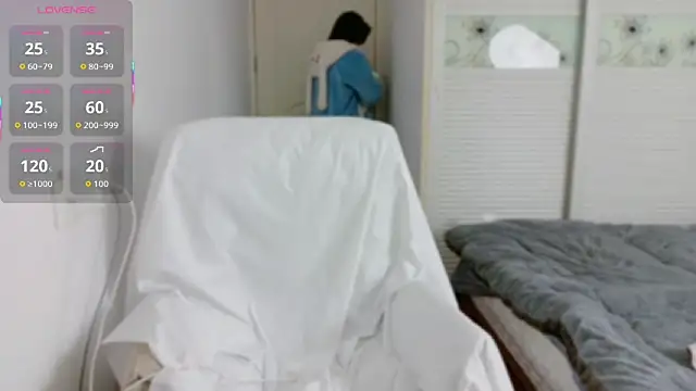 Snapshot of E-cup2 chatting on 11/05/25, 10:07 E-cup2 online show from 11/05/25, 10:07